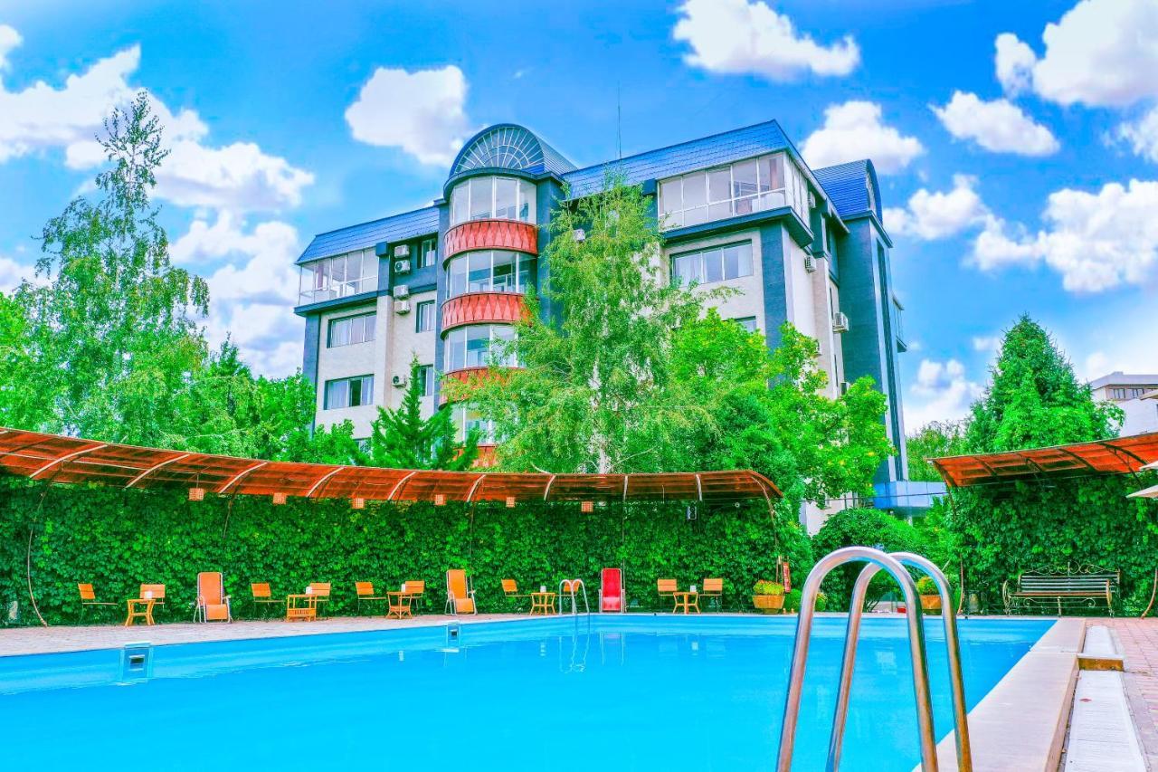 Golden Dragon Hotel Bishkek Exterior photo